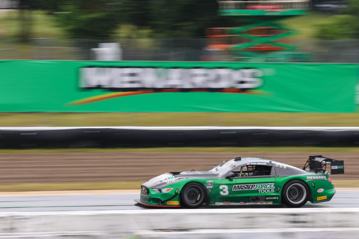 Menard earns 3rd-straight win in wet & wild race at Mid-Ohio