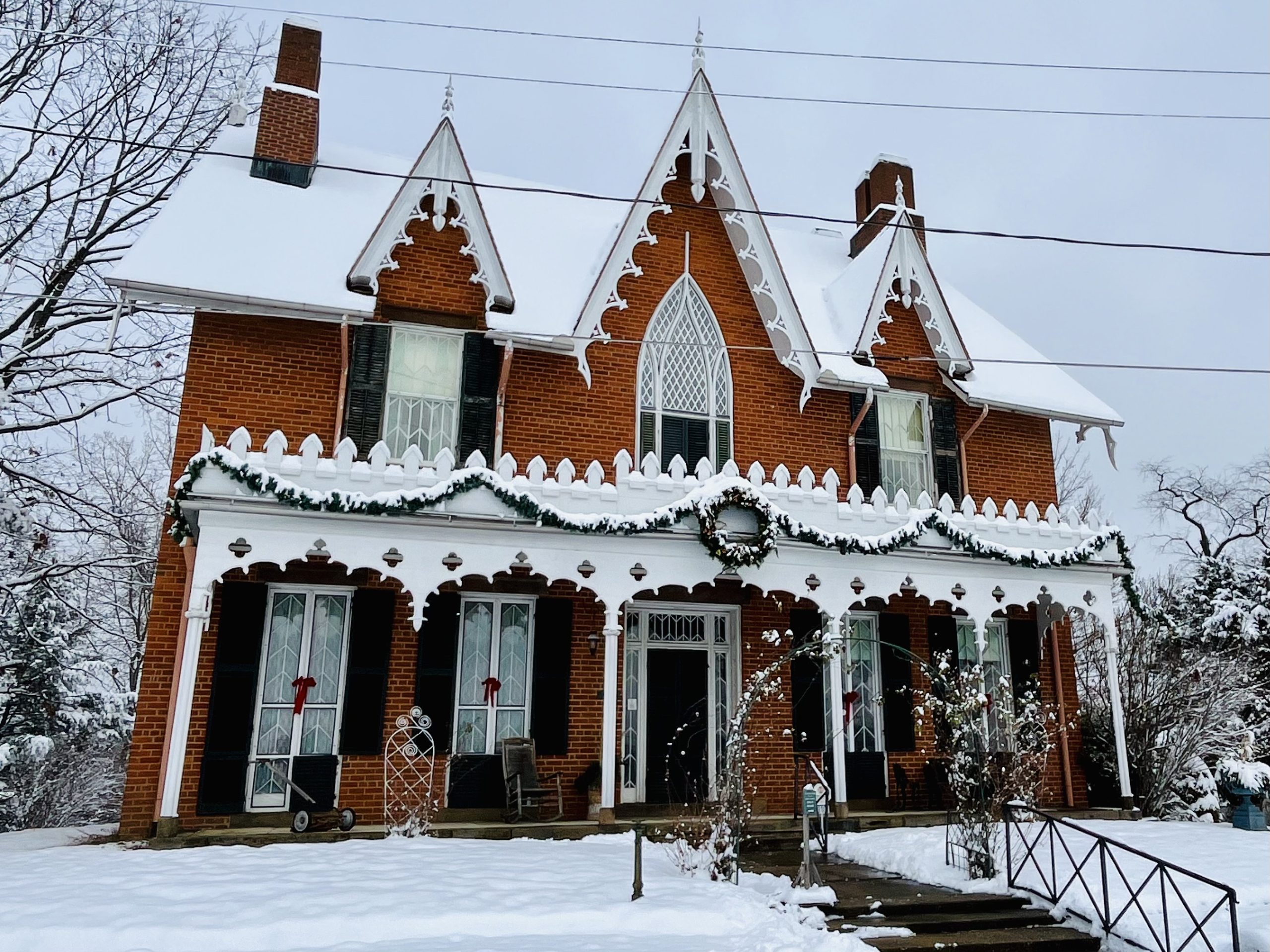 Oak Hill Cottage invites guests to Christmas tours in Mansfield