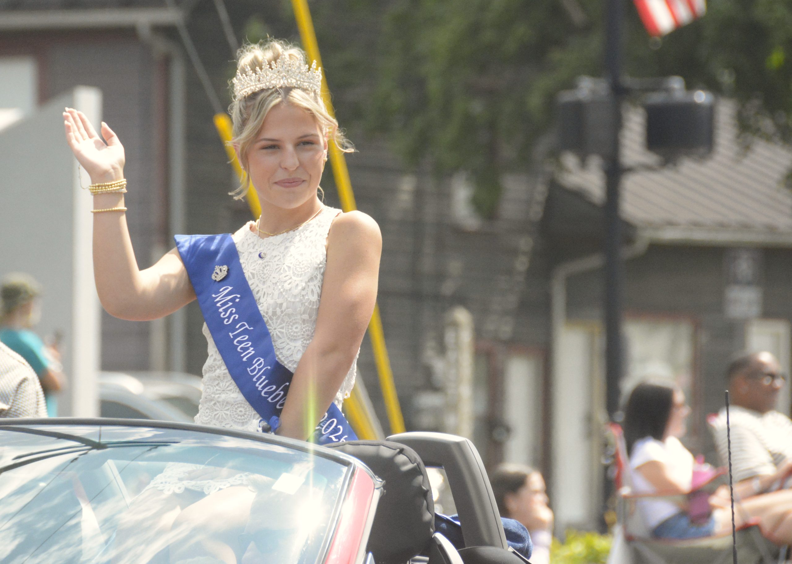 Sun shines on the 2026 Blueberry Festival parade through Lexington on Sunday afternoon