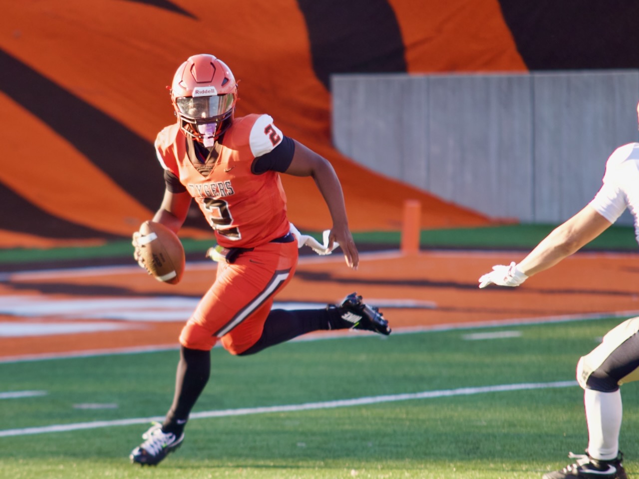 Youth Movement: Freshman QB leading Mansfield Senior